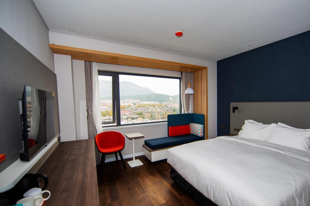 Holiday Inn Express Jinan Jingshi Road, An Ihg Hotel Dış mekan fotoğraf