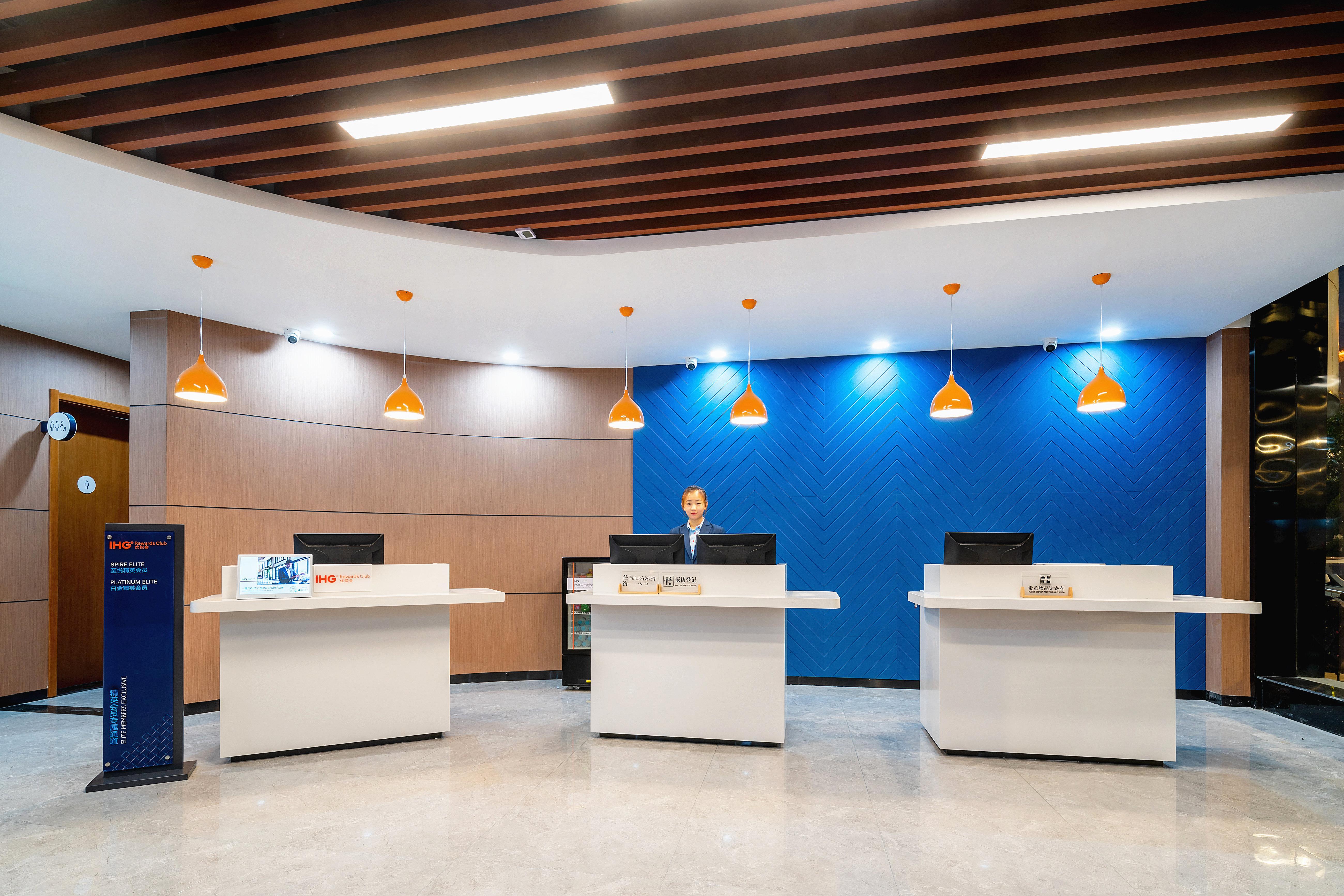 Holiday Inn Express Jinan Jingshi Road, An Ihg Hotel Dış mekan fotoğraf